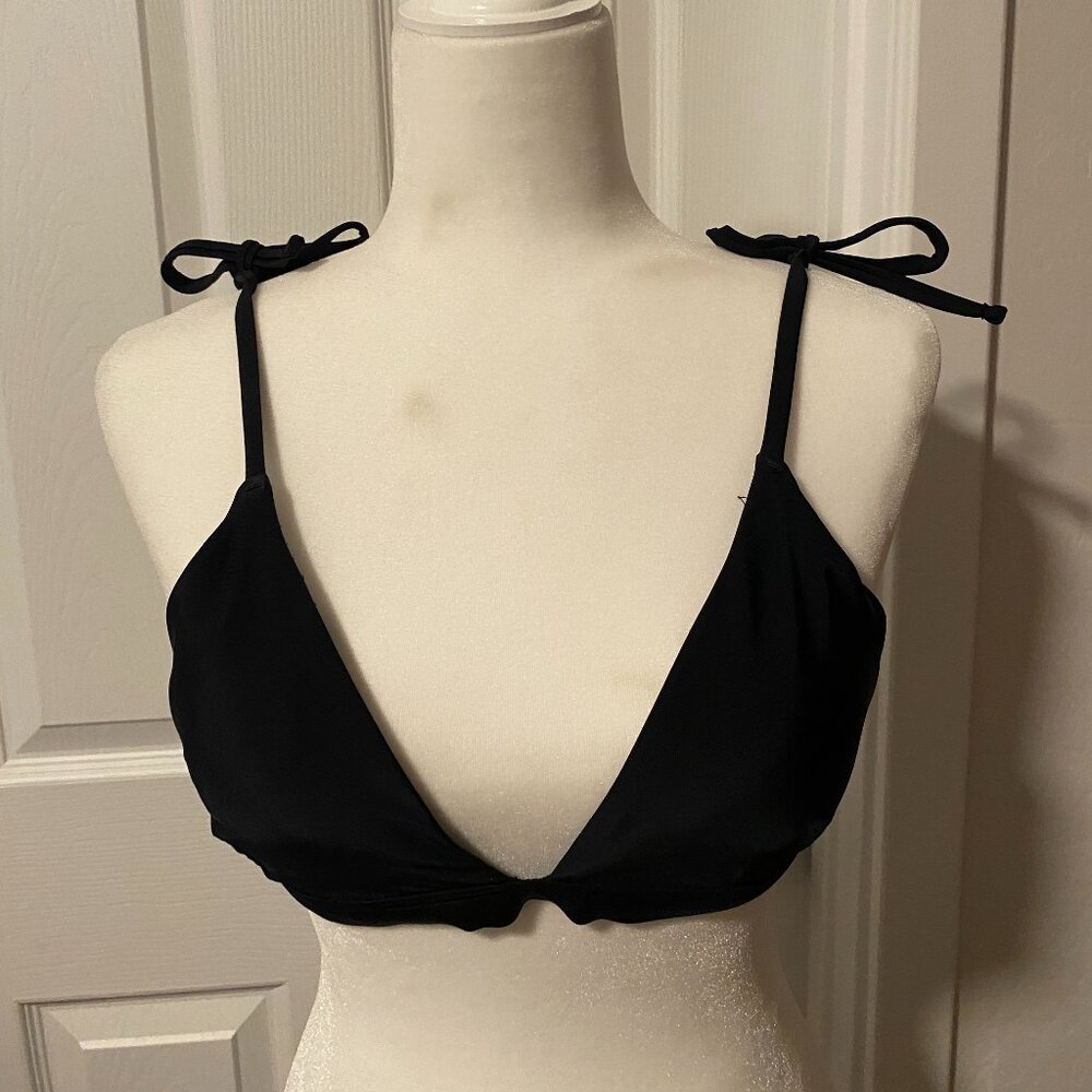 Old Navy swim top. Large. Black. Removable pads.